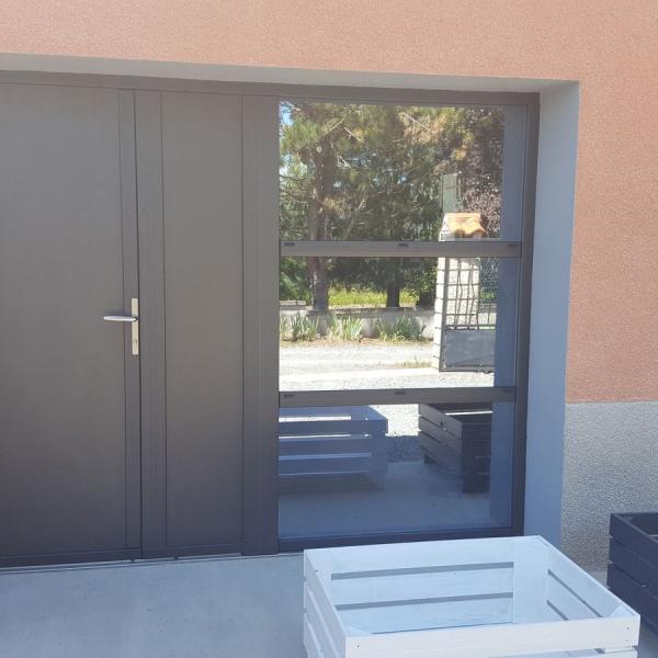 Porte d'entrée avec chassis fixe 