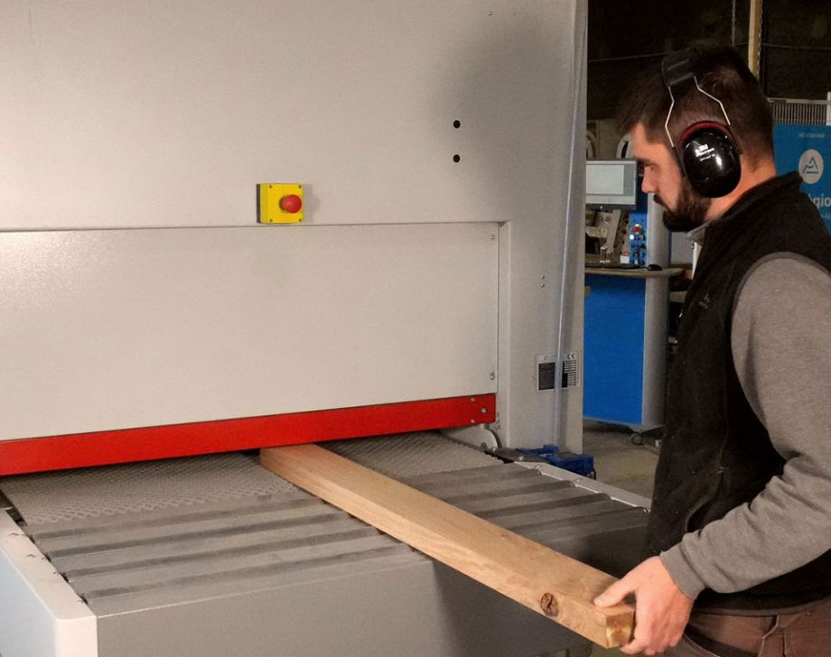 Mise en position de la pièce avant ponçage sur Unitek Winner