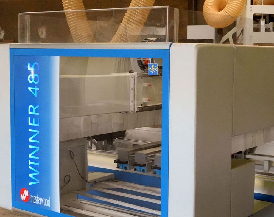 Vue extérieure de la machine Winner 486 pour de la sous-traitance d'usinage bois en découpe de grands formats