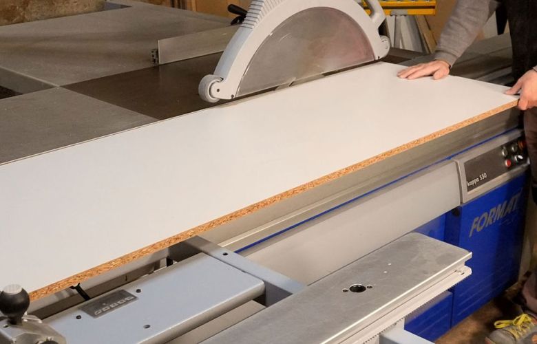 Fin d'amenage du panneau de particule recouvert d'un mélaminé blanc