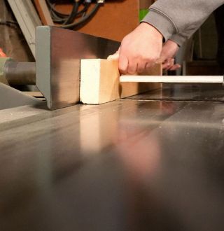 Position des mains pour éviter les accident sur une dégauchisseuse