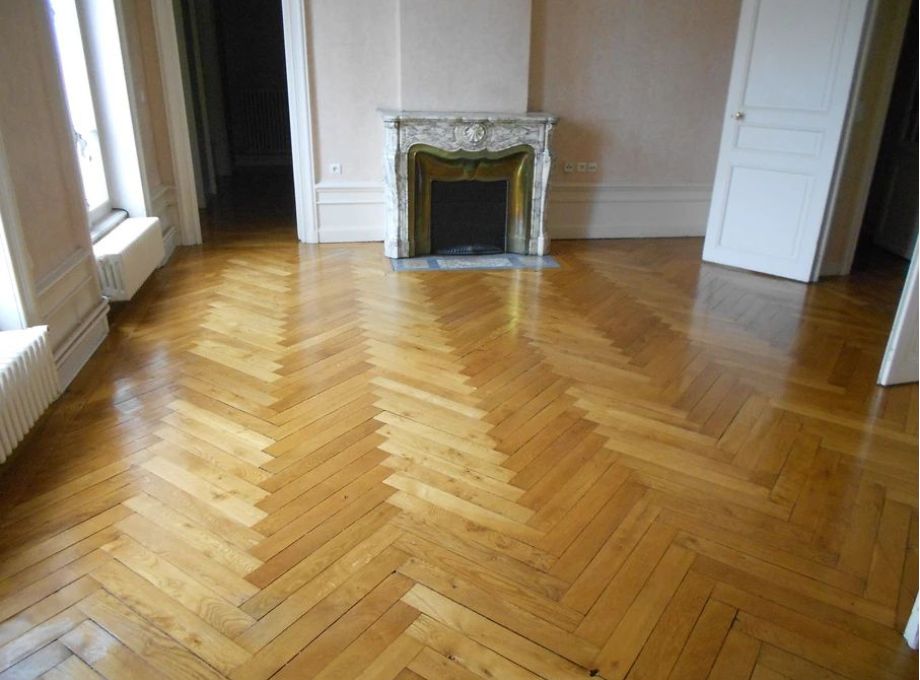 Réalisation d'un parquet en bois massif