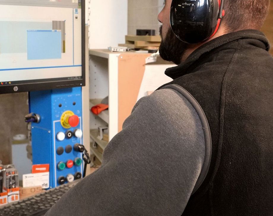 Poste de commande de la machine avant le lancement du programme de découpe