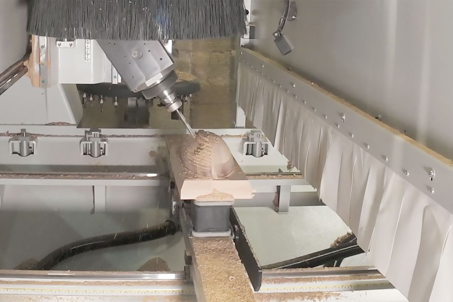 Usinage d'un pièce complexe en 3 dimensions avec tête d'usinage en 5 axes