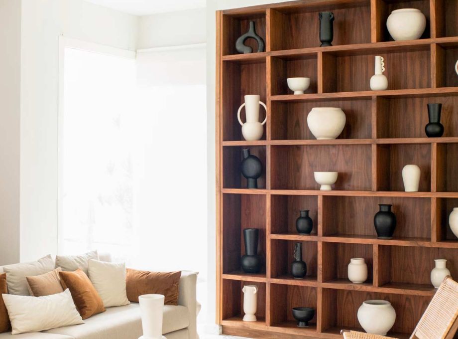 Etagère en bois massif avec fond plaqué