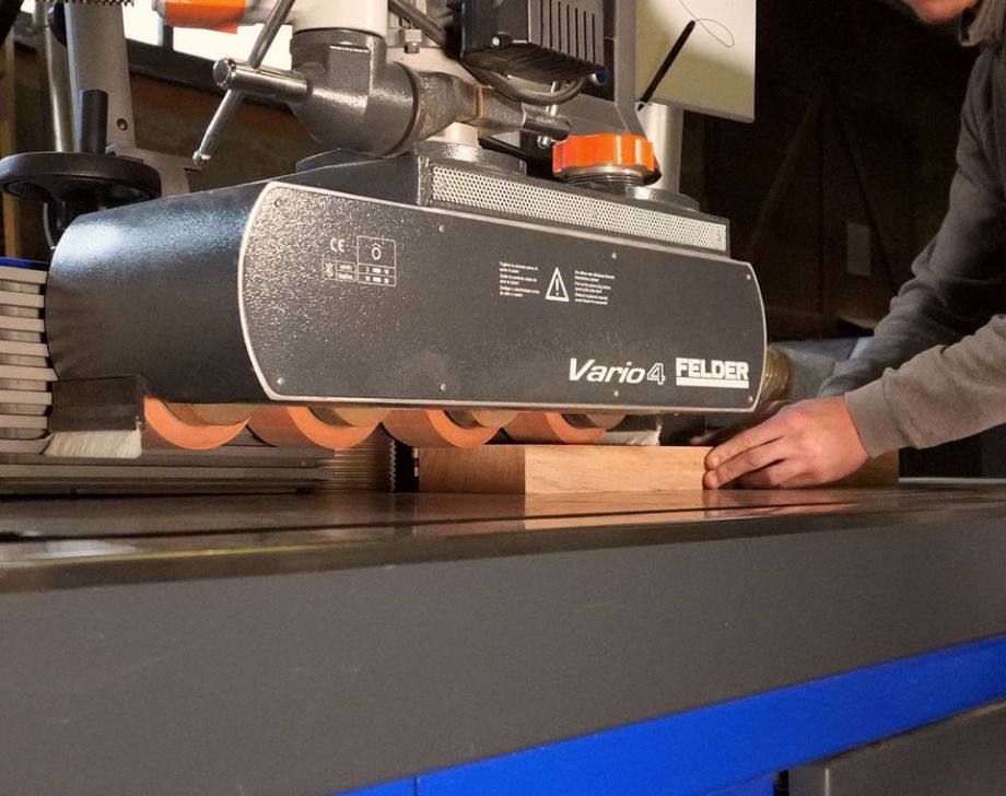 Guidage de la pièce par les galets d'entrainement