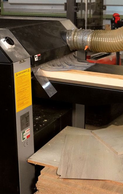 Rabotage d'une pièce de bois sur raboteuse Fimal 563A