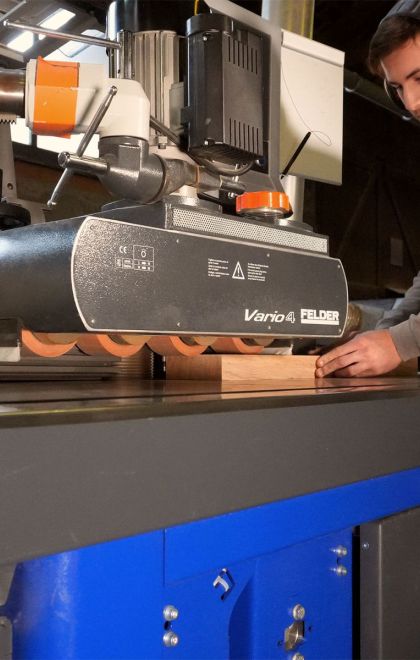 Profilage d'une pièce de bois sur toupie numérique