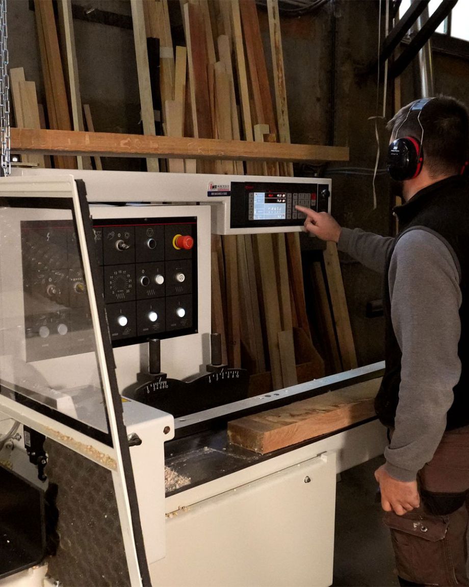 Réglage des épaisseurs avant usinage de la pièce de bois