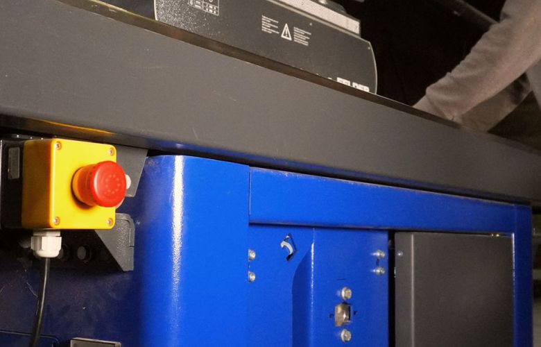 Vue sur le bouton de sécurité en cas d'urgence