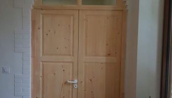 Réalisation d'une porte intérieure en bois massif