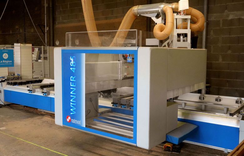 Vue de la machine 5 axes pour l'usinage de pièces complexes en 3D jusqu'a 200 mm d'épaisseur