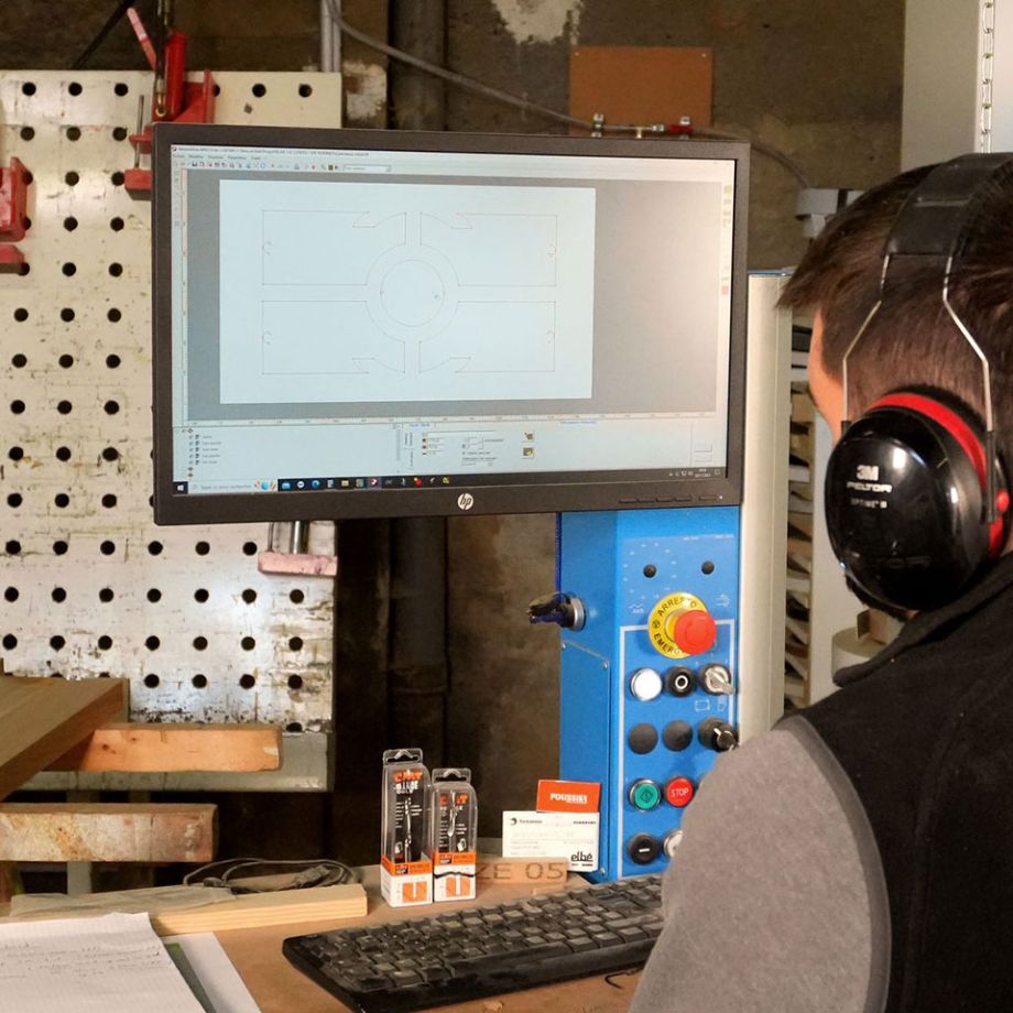 Poste de commande la machine 5 axes