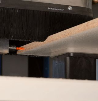 Perçage horizontal dans un panneau de particule