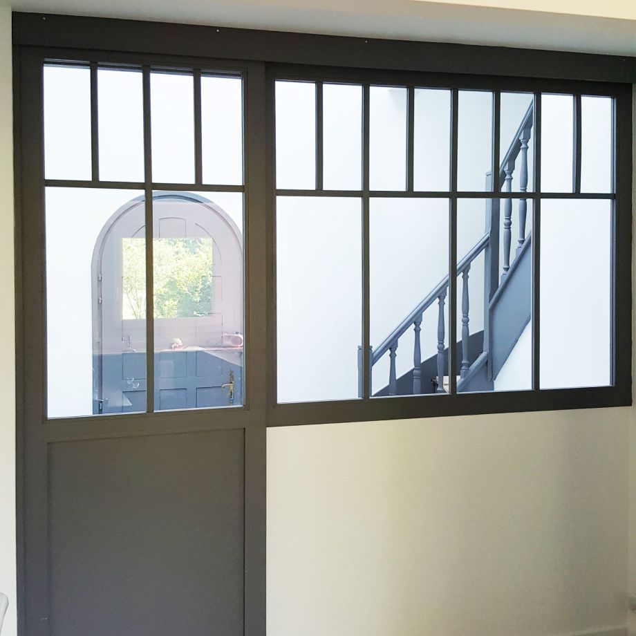 Aménagement d'une verrière avec porte sur mesure