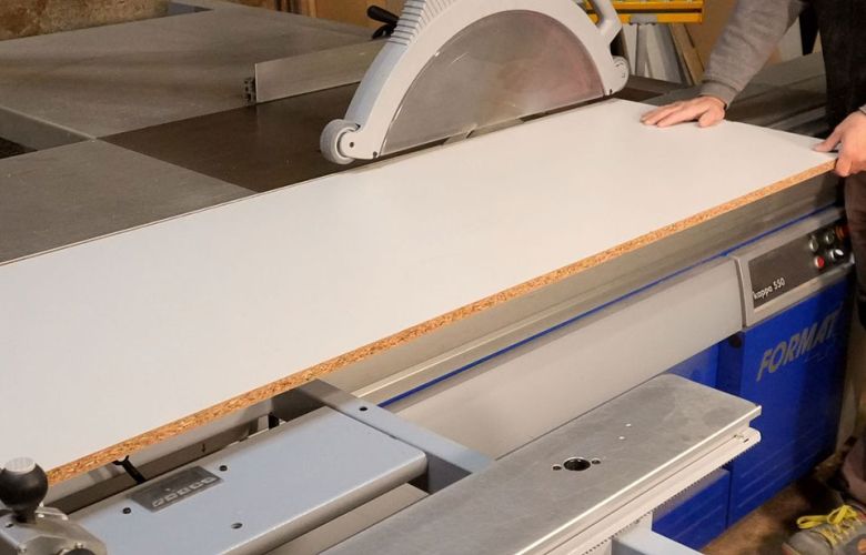 Fin d'amenage du panneau de particule recouvert d'un mélaminé blanc